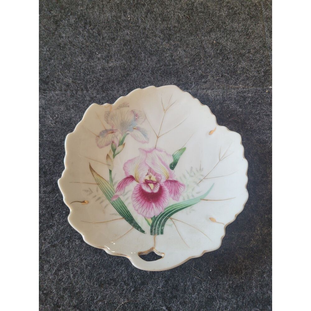 Nasco Japanese Leaf Shaped porcelain dishes (2) In good condition